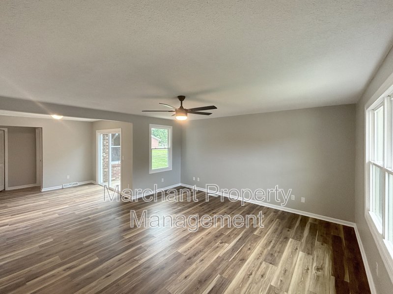 2BR/2BA Beautifully renovated duplex property image