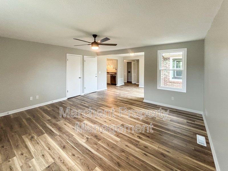 2BR/2BA Beautifully renovated duplex property image