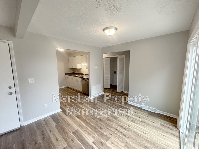 2BR/2BA Beautifully renovated duplex property image