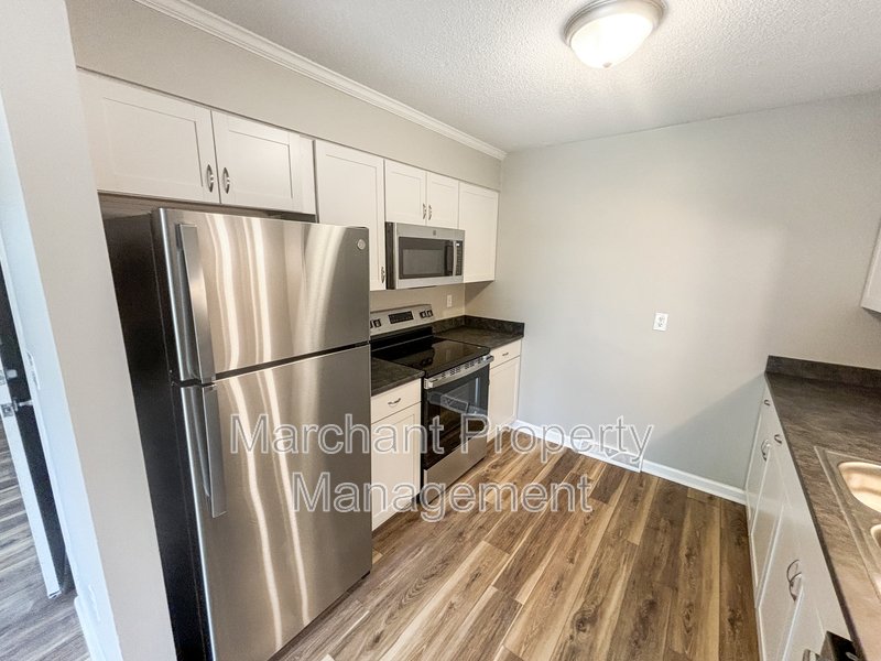 2BR/2BA Beautifully renovated duplex property image