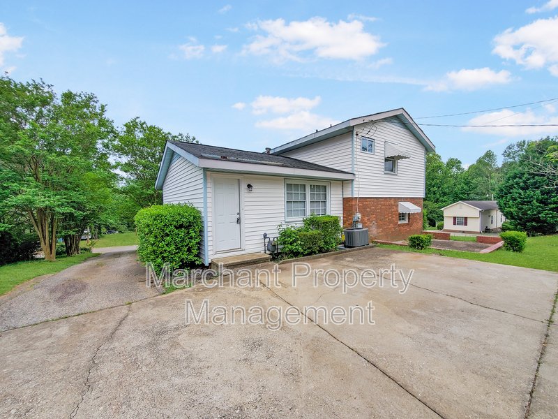Updated 4BR/2BA in Greer property image