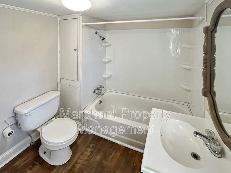 Beautifully remodeled 2 BR house in West Greenville property image