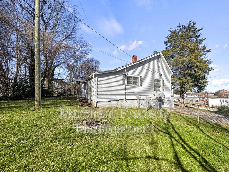 Beautifully remodeled 2 BR house in West Greenville property image