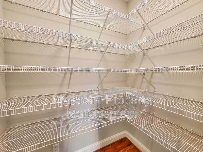 Don't miss out this 3BR, 2.5BA in North Main! property image