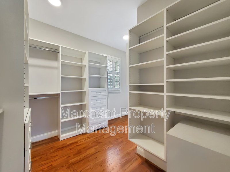 Don't miss out this 3BR, 2.5BA in North Main! property image