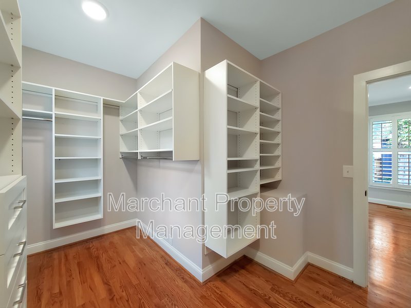 Don't miss out this 3BR, 2.5BA in North Main! property image