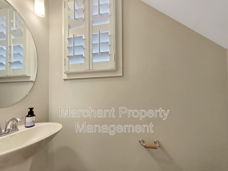 Don't miss out this 3BR, 2.5BA in North Main! property image