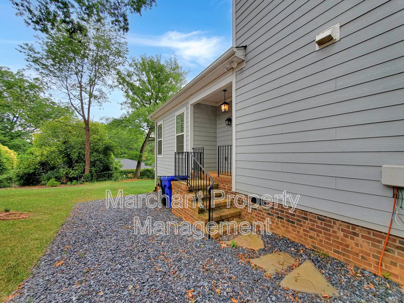 Don't miss out this 3BR, 2.5BA in North Main! property image