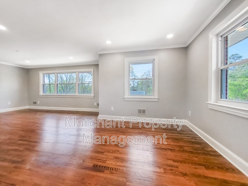 Charming brick ranch in Sherwood Forest! property image