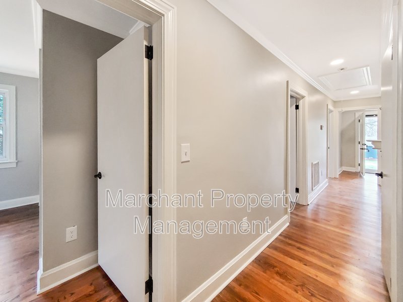 Charming brick ranch in Sherwood Forest! property image