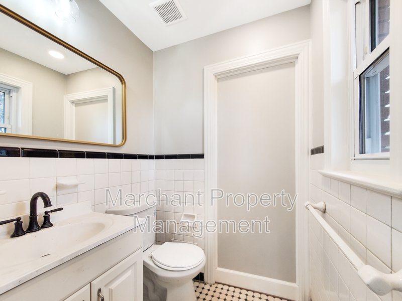 Charming brick ranch in Sherwood Forest! property image