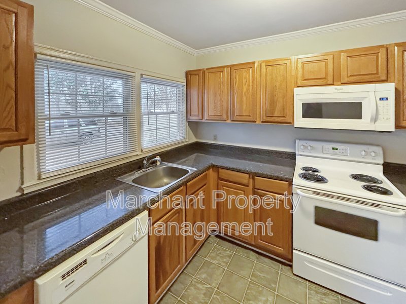 665 Ravenel Street property image