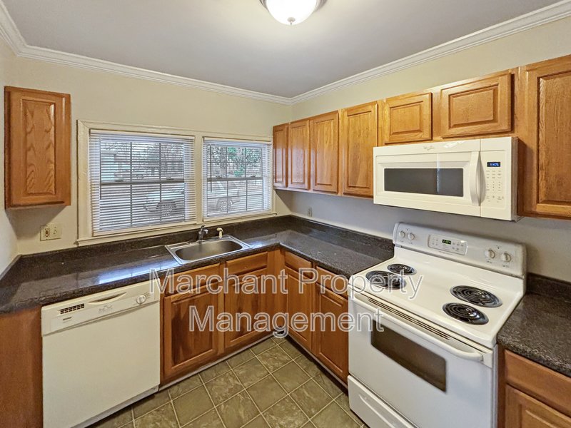 665 Ravenel Street property image