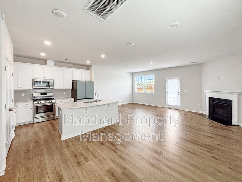 324 E. Compass Way property image