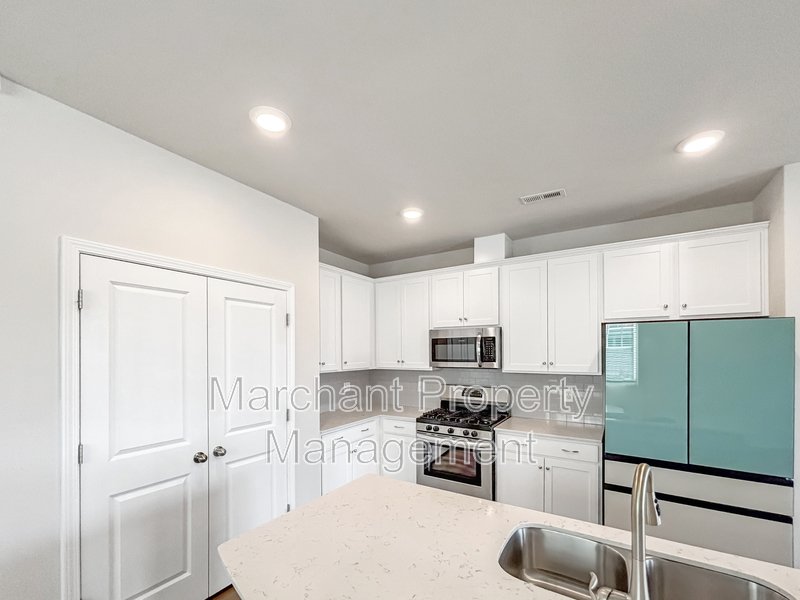 324 E. Compass Way property image