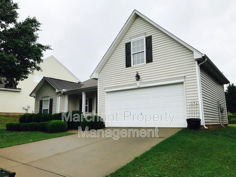 3 BR, 2 BA in Greer property image