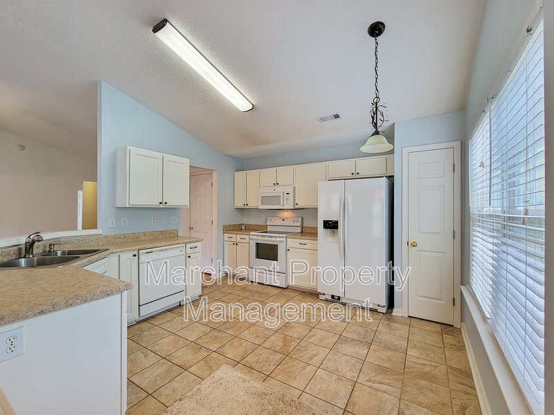3BR, 2BA in Riverside School District property image