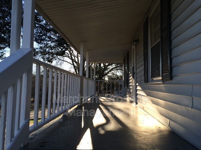 Beautifully remodeled 2 BR house in West Greenville property image