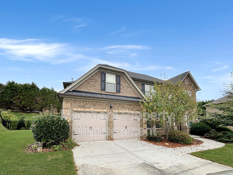 5BR 3.5BA Craftsman-style on cul-de-sac property image