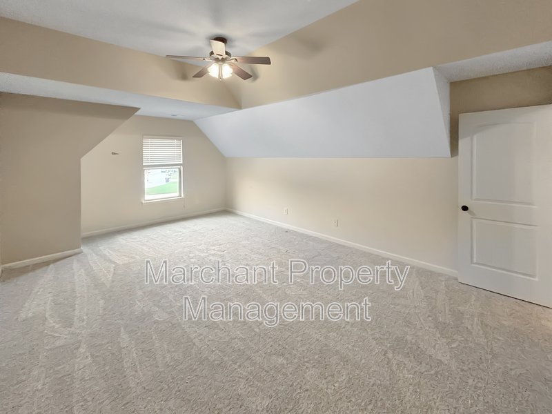 5BR 3.5BA Craftsman-style on cul-de-sac property image