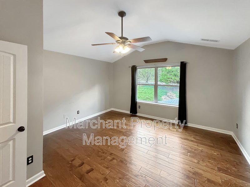 5BR 3.5BA Craftsman-style on cul-de-sac property image