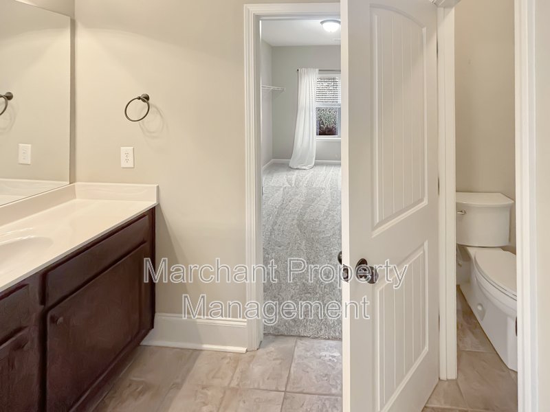 5BR 3.5BA Craftsman-style on cul-de-sac property image