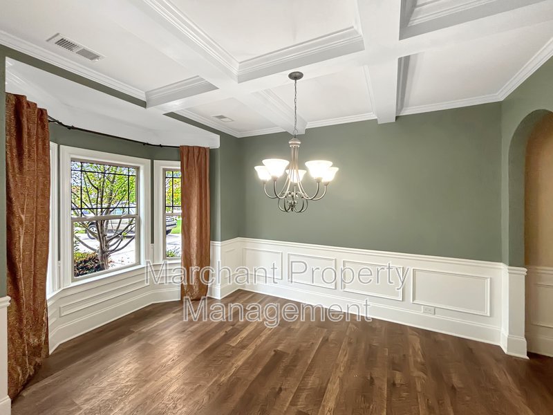 5BR 3.5BA Craftsman-style on cul-de-sac property image