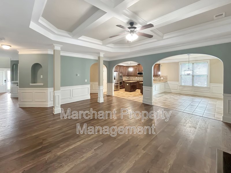 5BR 3.5BA Craftsman-style on cul-de-sac property image