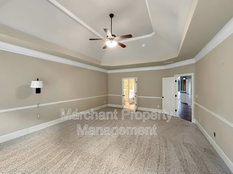 5BR 3.5BA Craftsman-style on cul-de-sac property image