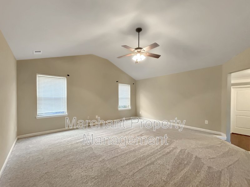 5BR 3.5BA Craftsman-style on cul-de-sac property image