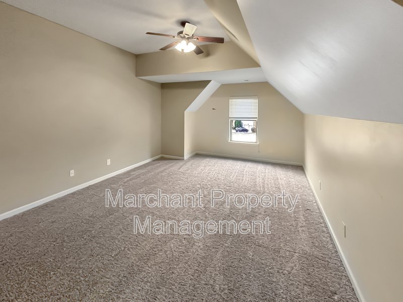 5BR 3.5BA Craftsman-style on cul-de-sac property image