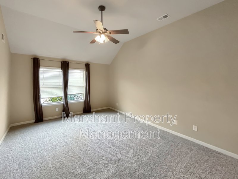 5BR 3.5BA Craftsman-style on cul-de-sac property image