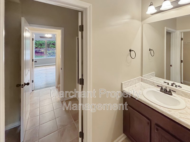 5BR 3.5BA Craftsman-style on cul-de-sac property image