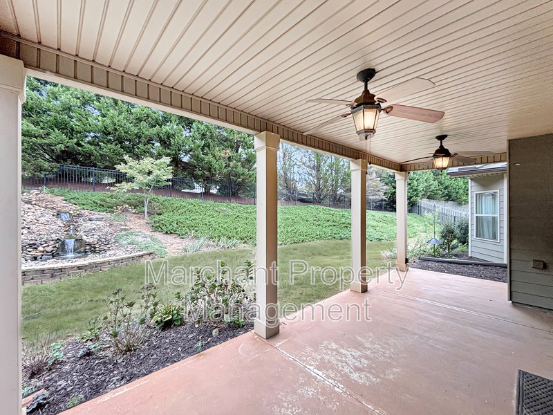 5BR 3.5BA Craftsman-style on cul-de-sac property image