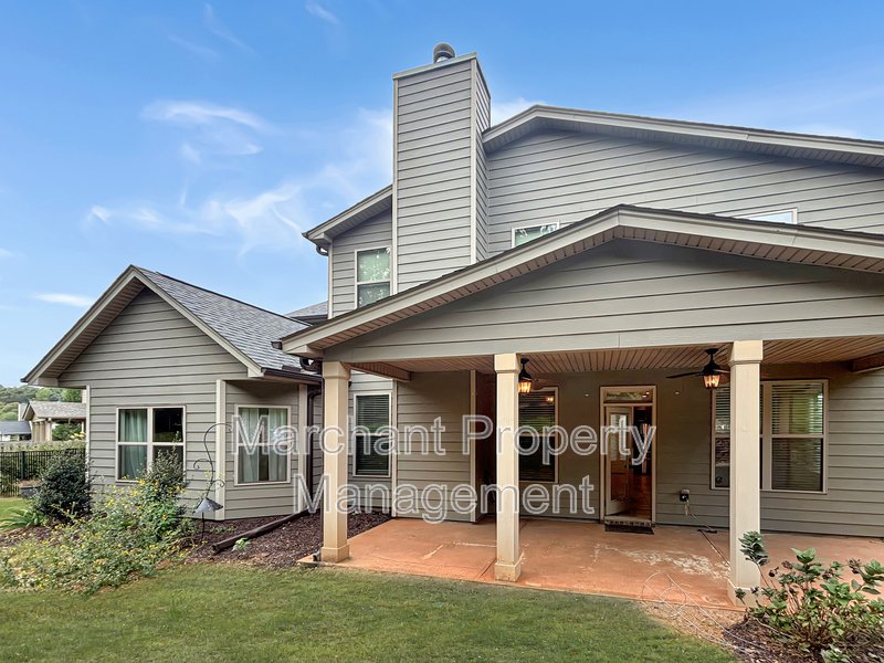 5BR 3.5BA Craftsman-style on cul-de-sac property image